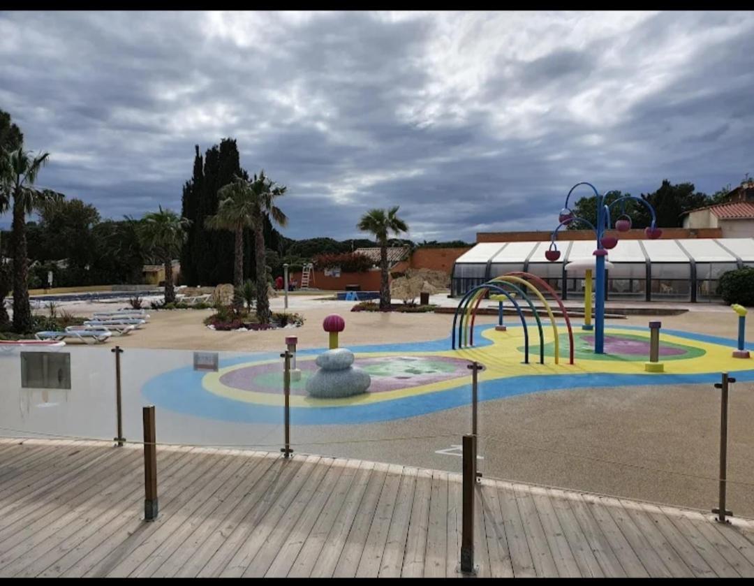 Campsite Mobil Roussillon 4 Etoiles Le Mar Estang 8 Pers